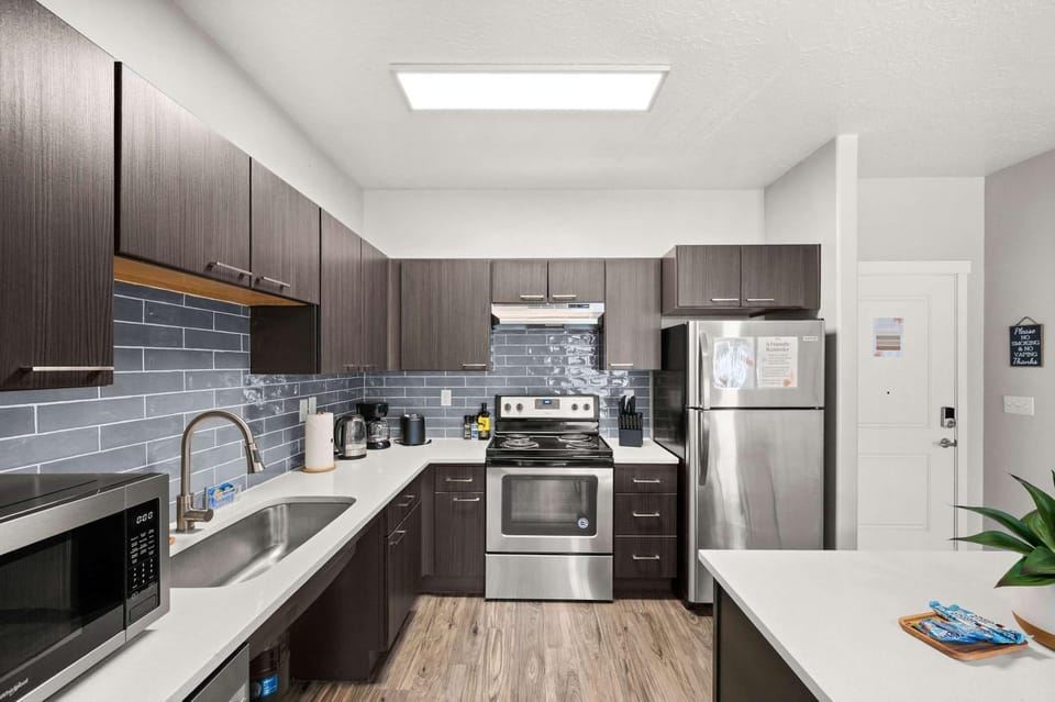 Prime SLC - Airport - Convention - Hot tub Apartment in Salt Lake City