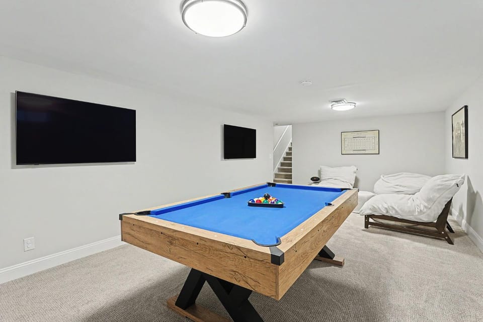 Billiard, Game Room, TV and multimedia, Seating area