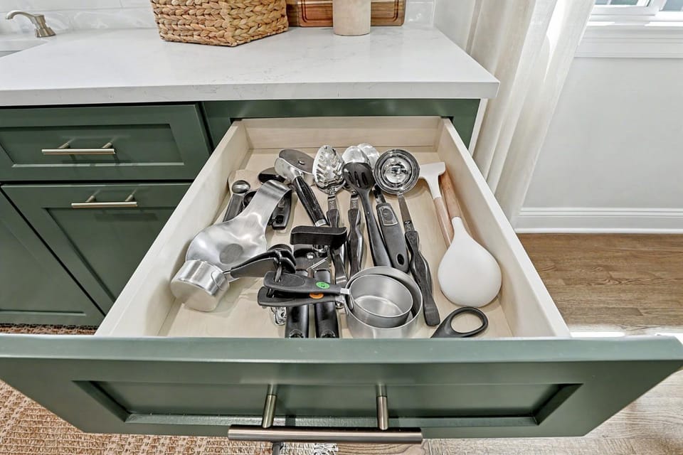 Kitchen or kitchenette, storage