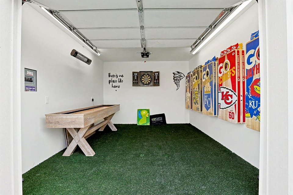 Darts, Game Room