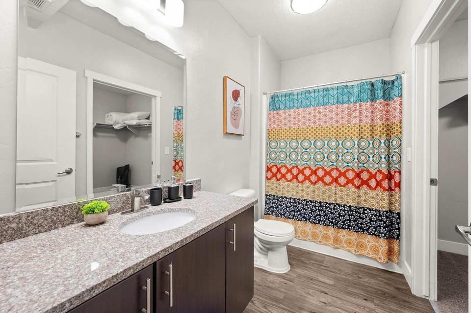Delta - Airport - Hot Tub - Prime SLC Apartment in Salt Lake City