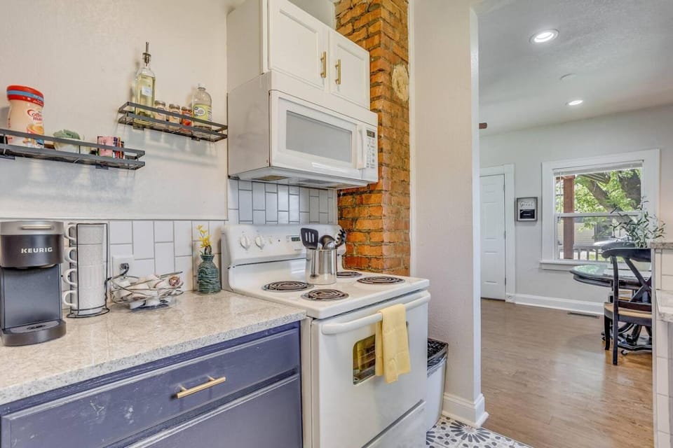 Walk to Wesley Medical! Private Back Patio W/ W&D House in Wichita