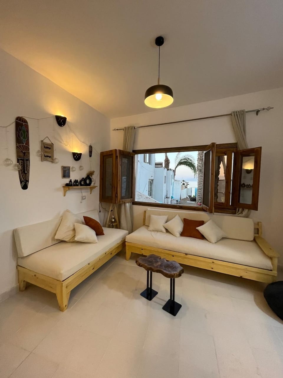 Living room, Photo of the whole room
