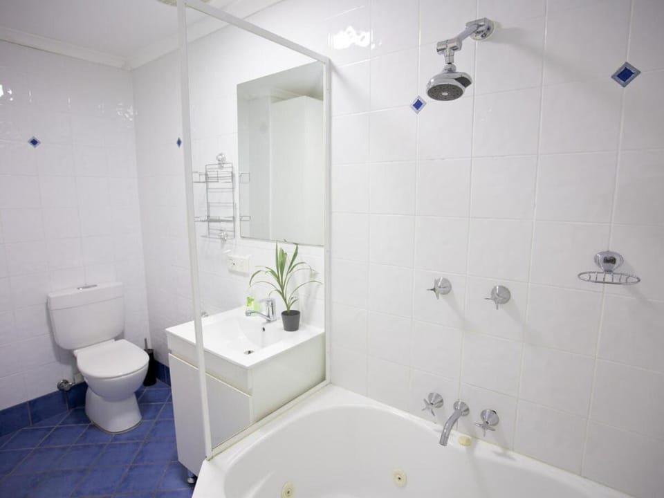 Sydney Rd Manly, Walk to Beach, Shops and Cafes Apartment in Manly