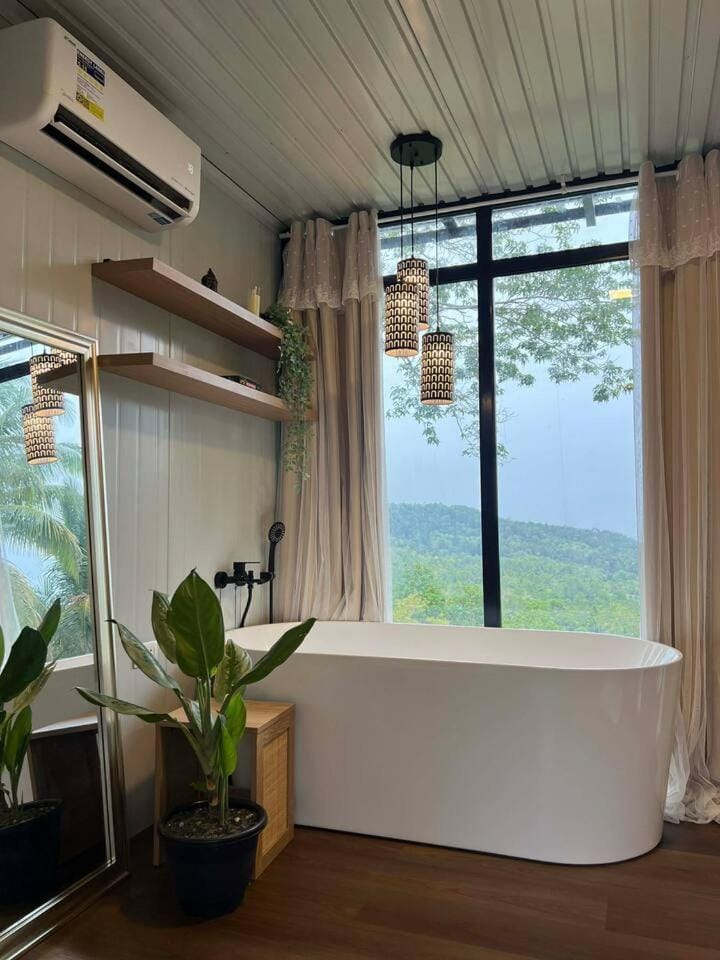 15 mins from Samal Barge + Hot Tub with Views House in Island Garden City of Samal
