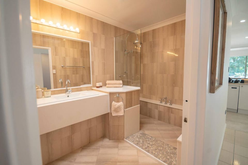 Montipora Airlie Beach Oceanfront Apartment Apartment in Airlie Beach