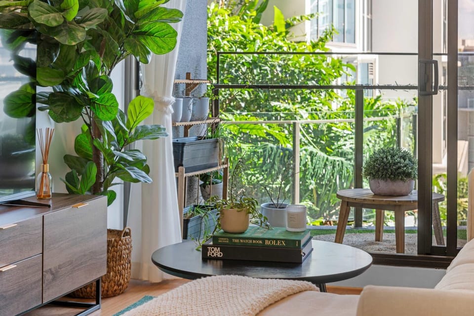 Luxury 2 Bed 2 Bath Parking Pool Gym & Sauna Apartment in Brisbane