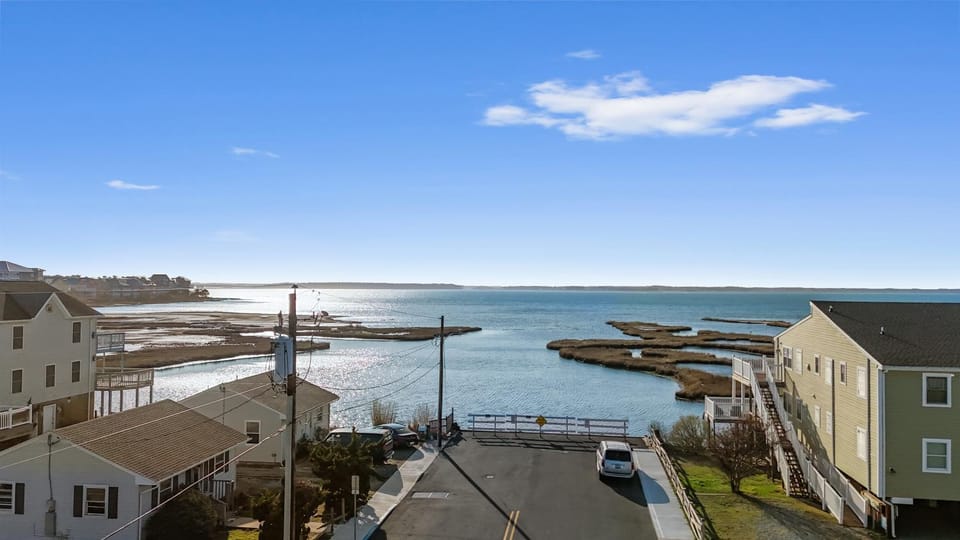 Charming Bayside Home w Deck 74th Street Ocean City House in Ocean City