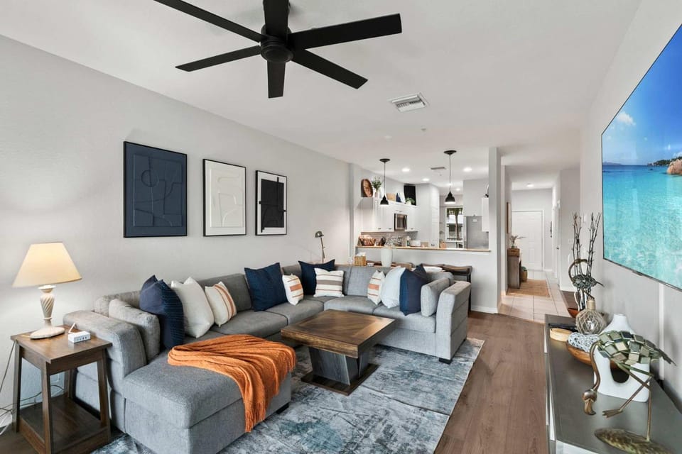 Lakeview Naples Condo l Walk to Amenities House in Lely Resort