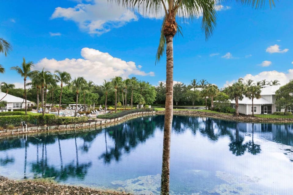 Lakeview Naples Condo l Walk to Amenities House in Lely Resort