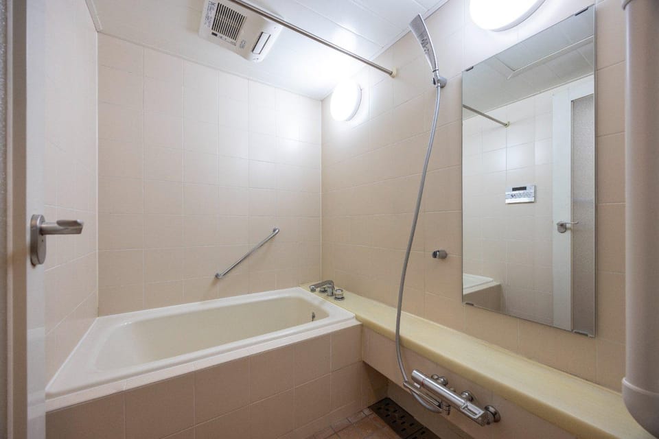 Shower, Bath
