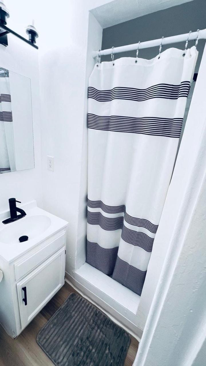 Great suite in Westwood by UCLA hospital Apartment in Westwood