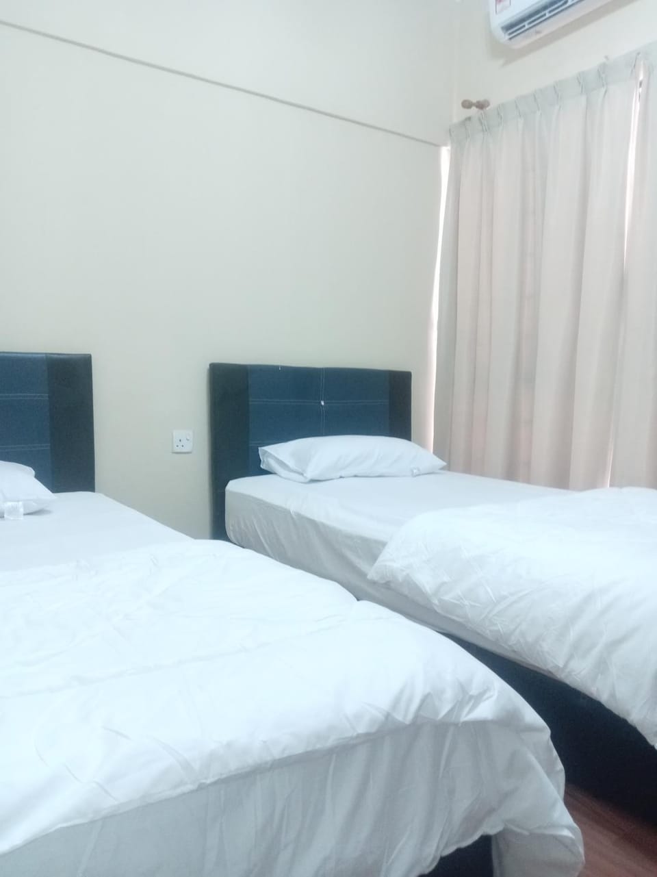 Bed, Bedroom, air conditioner