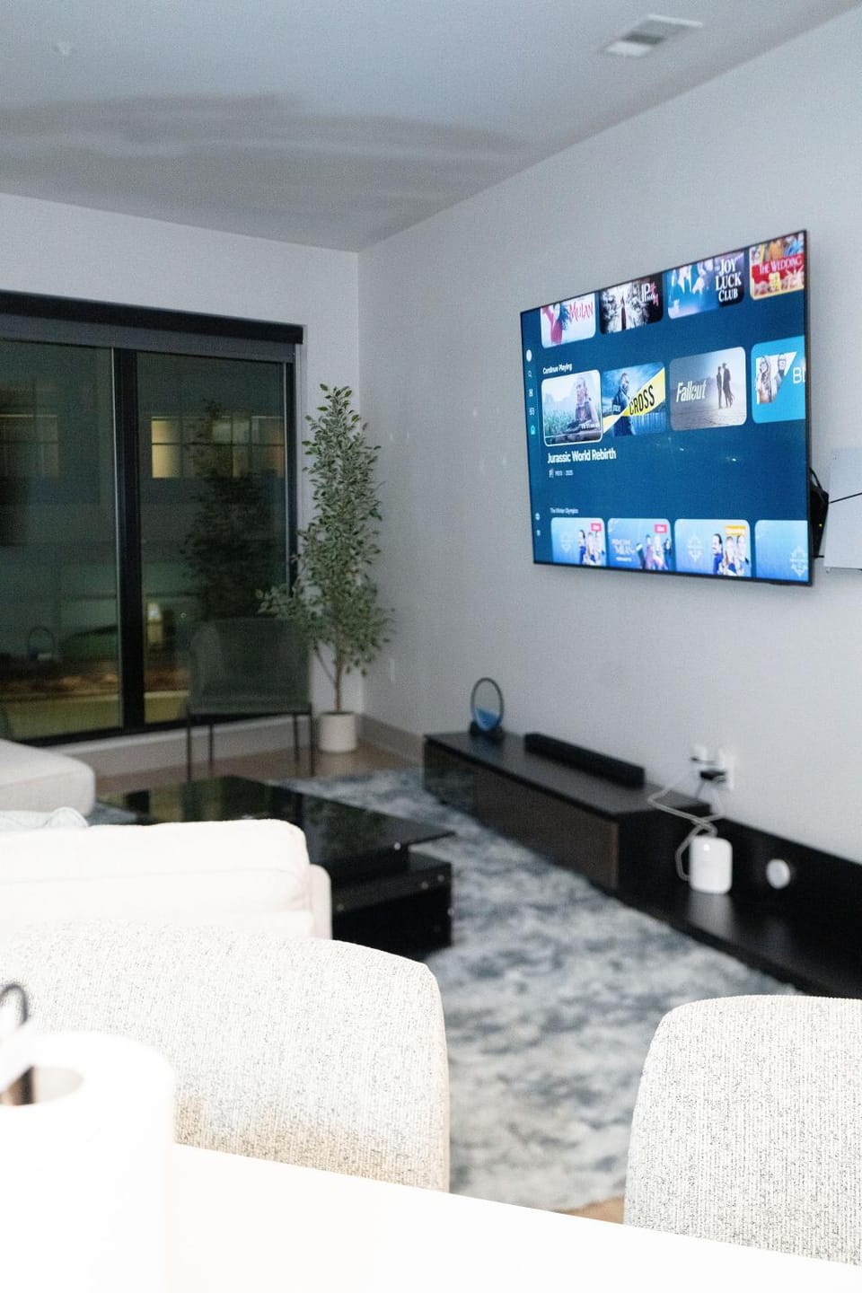 TV and multimedia, Living room, Evening entertainment