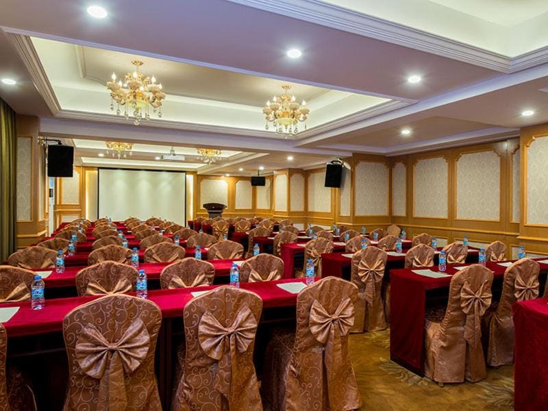Vienna Hotel Foshan Lingnan Pearl Gymnasium Branch Hotel in Guangzhou