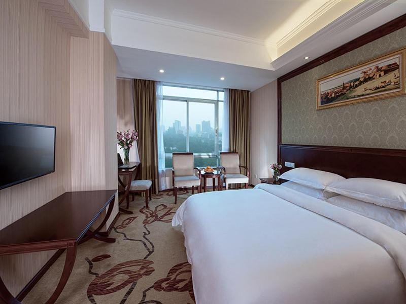 Vienna Hotel Guangzhou Shaheding Metro Station Hotel in Guangzhou