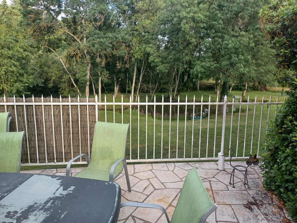Maisonnette ex grange Les Mauves chez Jean Louis' House in Centre-Val de Loire