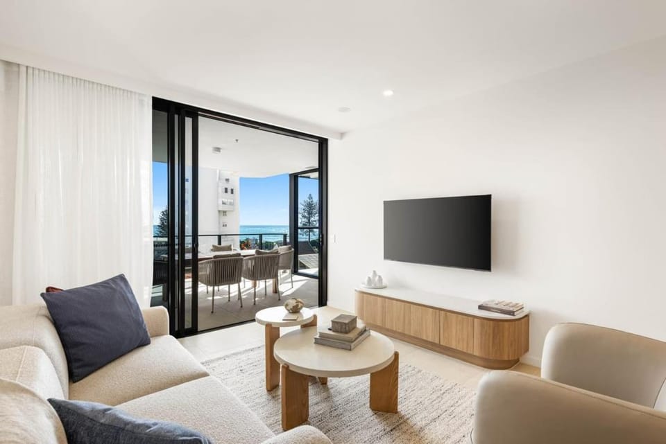 The Coastal Luxe Haven, Coolangatta Apartment in Tweed Heads