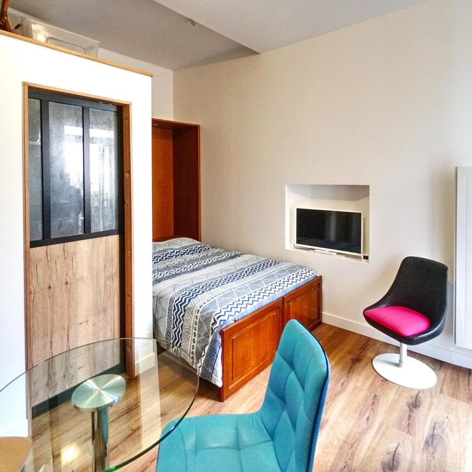 Communal lounge/ TV room, Bed, Photo of the whole room