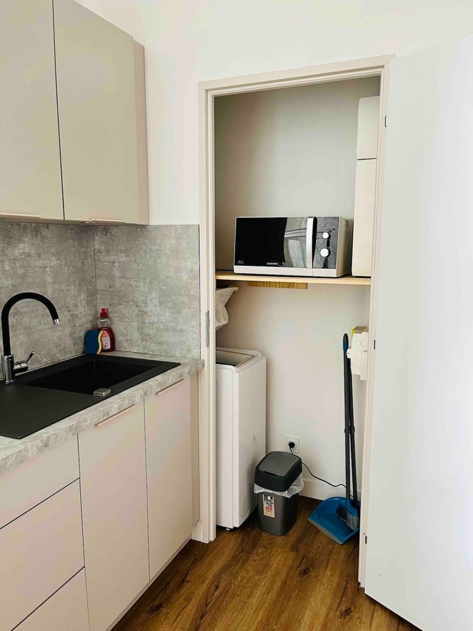 Kitchen or kitchenette