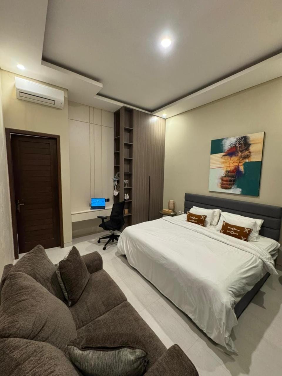 Bed, Photo of the whole room, wardrobe, air conditioner