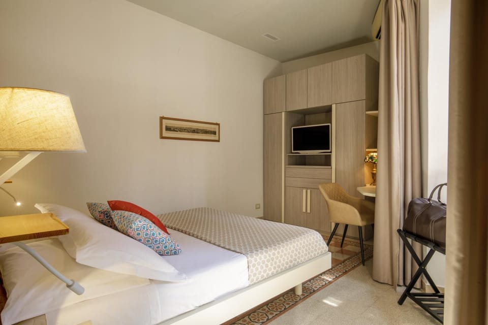 Bedroom, wardrobe