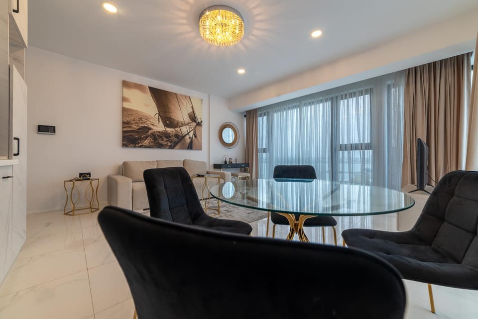 Koya Tower by the Lake - apartment in Mamaia Nord Apartment in Constanta