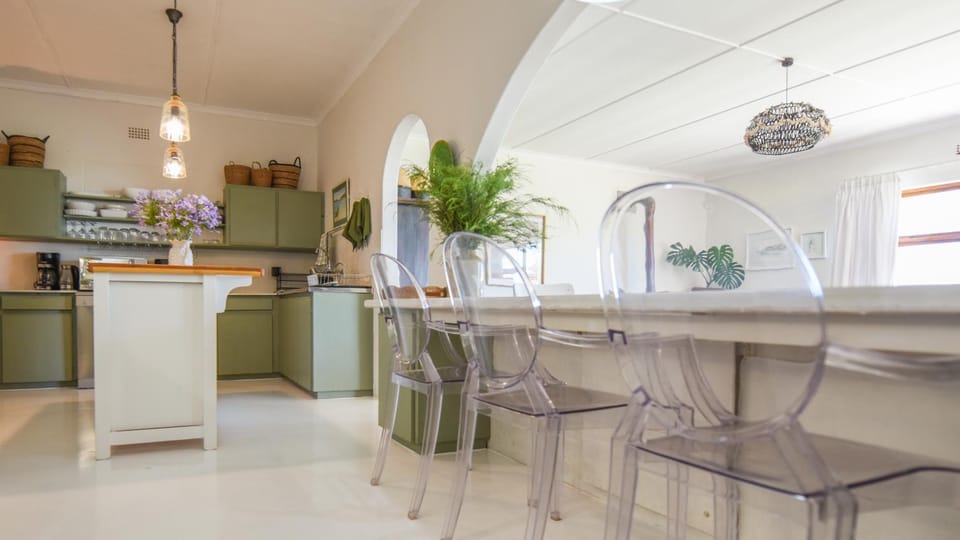 Dining area, kitchen