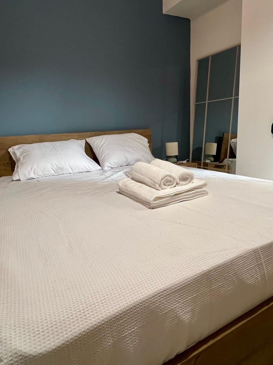Bed, Photo of the whole room, Bedroom, towels