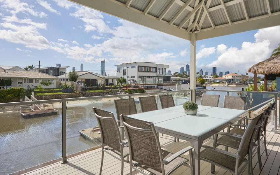 Oasis By Khove - Broadbeach Waters House in Gold Coast