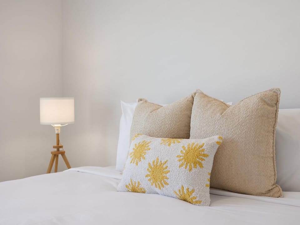 Oasis By Khove - Broadbeach Waters House in Gold Coast