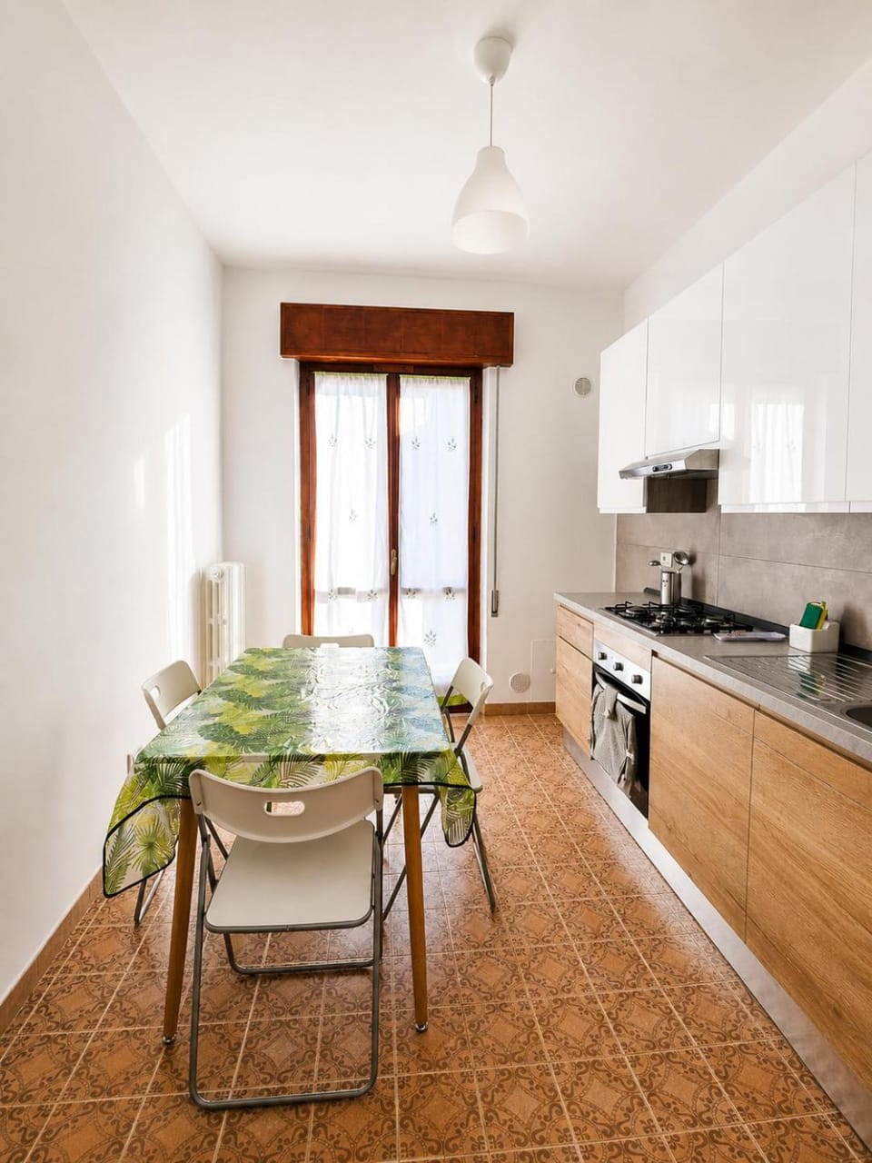 Kitchen or kitchenette, Dining area, stove