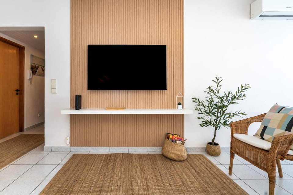Communal lounge/ TV room, TV and multimedia, Living room