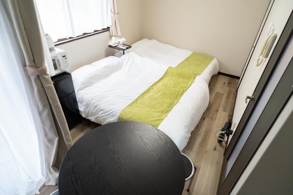 Bed, Dining area, Bedroom