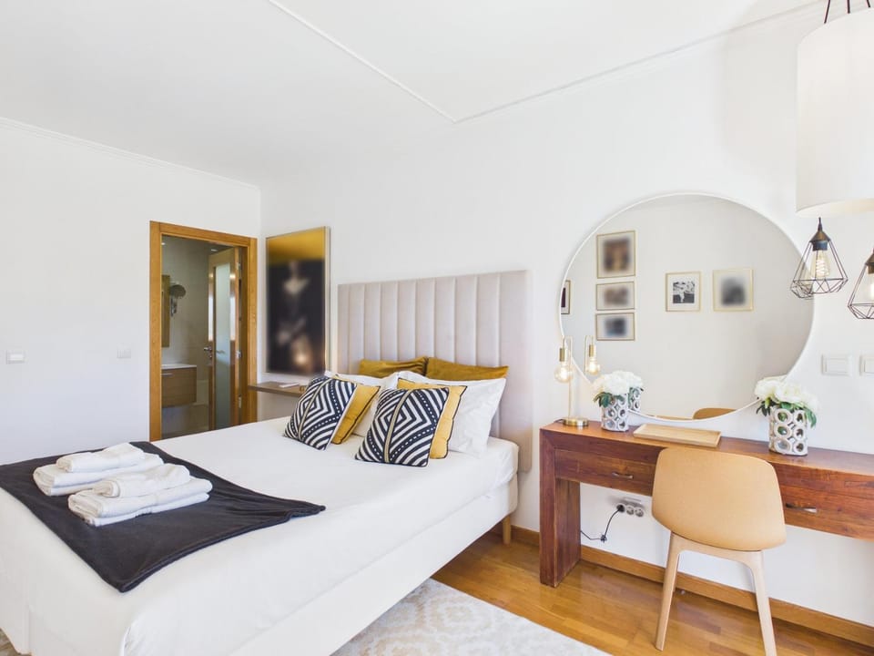 Spacious 3BR w/ Balcony Near Carcavelos Beach | By Airnest Apartment in Carcavelos