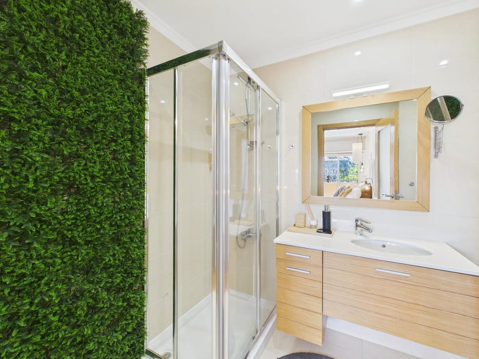 Spacious 3BR w/ Balcony Near Carcavelos Beach | By Airnest Apartment in Carcavelos