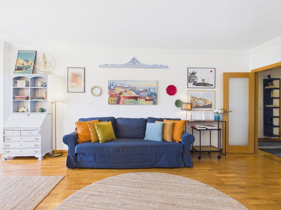 Spacious 3BR w/ Balcony Near Carcavelos Beach | By Airnest Apartment in Carcavelos