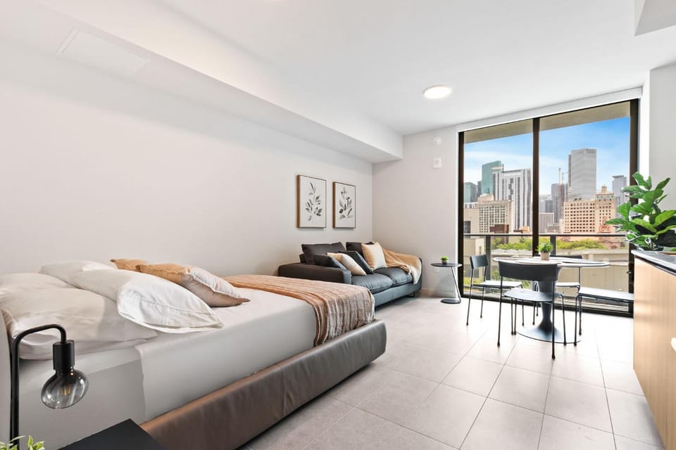 Bed, Living room, Photo of the whole room, Dining area, Bedroom