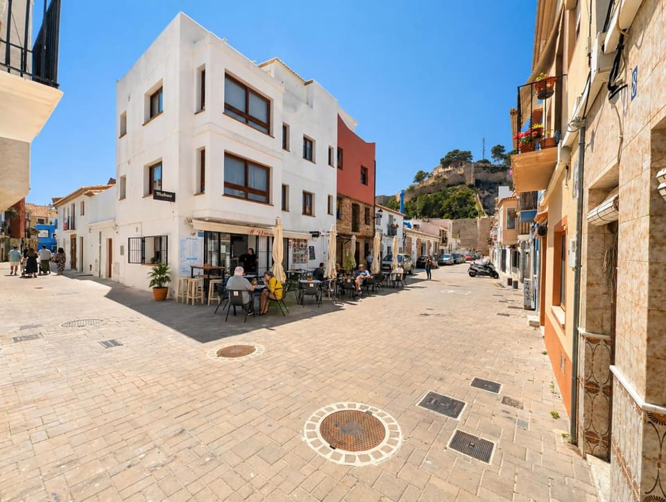 Neighbourhood, City view, Street view, Location