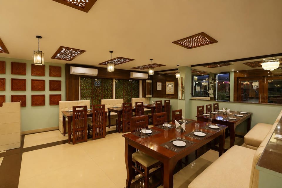 Restaurant/places to eat, Banquet/Function facilities, Seating area