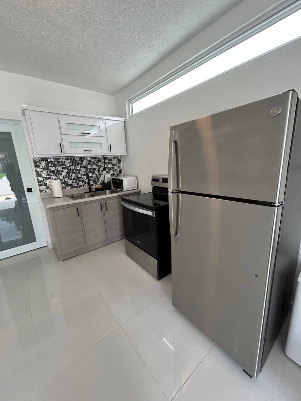 Coffee/tea facilities, Food and drinks, Food, microwave, oven, storage, stove, kitchen