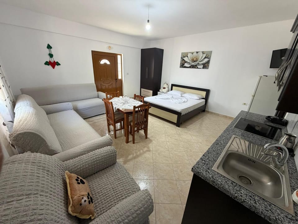 Sardis Rooms Apartment in Ksamil