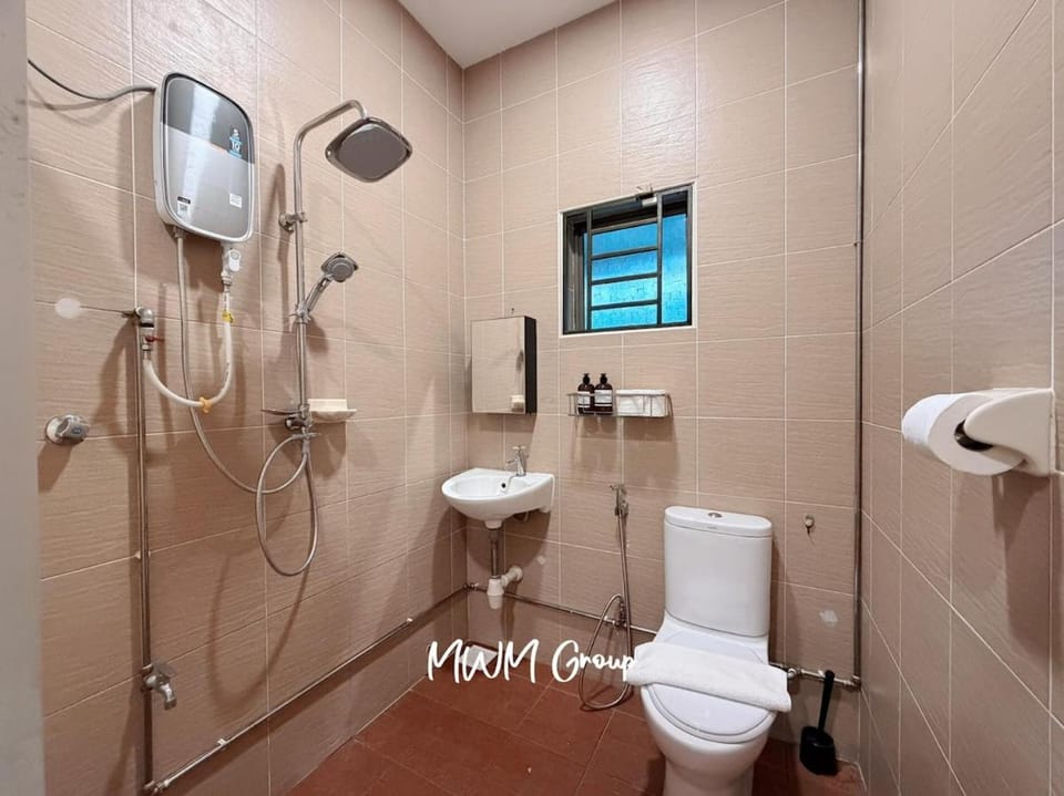 Spacious Family Gather BBQ House Jalan Kemuncak 5 min to KPJ House in Johor Bahru