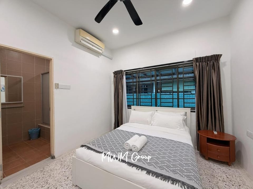 Spacious Family Gather BBQ House Jalan Kemuncak 5 min to KPJ House in Johor Bahru