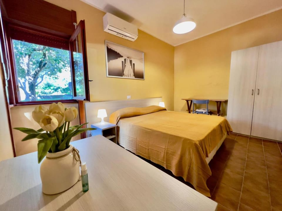 Bed, Photo of the whole room, Bedroom, air conditioner
