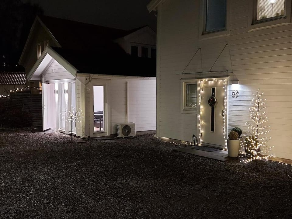 Very comfortable Tiny house close to Frölunda Shopping and city Apartment in Gothenburg