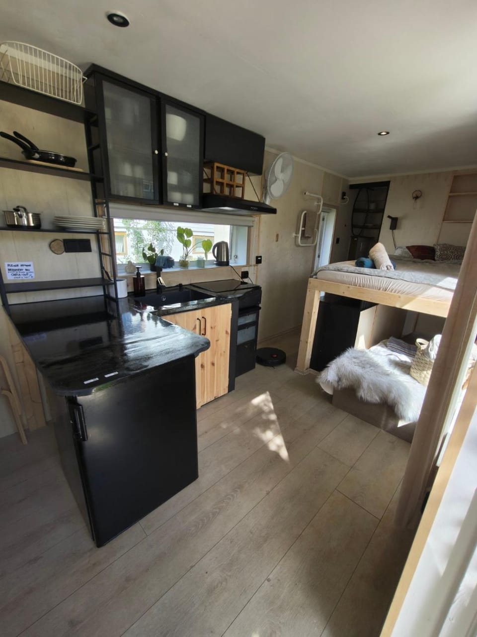 Tiny House - The LOWFO House Lofoten Hostel in Lofoten