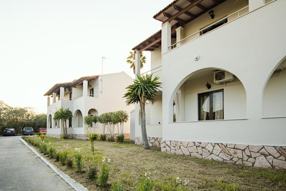 Facade/entrance, Garden