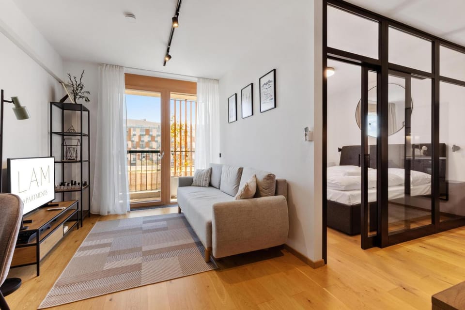 Bed, TV and multimedia, Living room, Photo of the whole room, Seating area, Bedroom, Entertainment