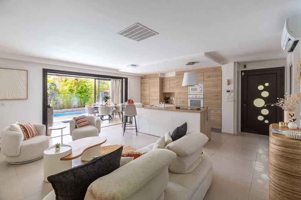 Communal lounge/ TV room, Living room, Lounge or bar, Banquet/Function facilities, Seating area, Garden view